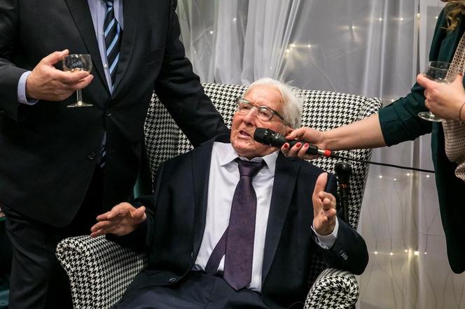 Walczył w II wojnie światowej i uciekał przez wiele lat. Życie pana Edwarda to gotowy scenariusz na film! [ZDJĘCIA]