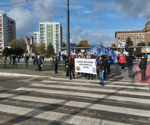 Hutnicy i koksownicy wyszli na ulice w Dąbrowie Górniczej. Apel do rządu o ratunek dla branży i tysięcy miejsc pracy