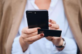 Za narkotyki czy za pomoc w zabójstwie. Za zabawne tytuły przelewów mogą grozić poważne konsekwencje