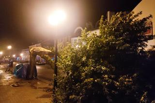 Zerwane dachy i pożary. Kilkanaście tysięcy osób jest bez prądu po burzach w woj. lubelskim