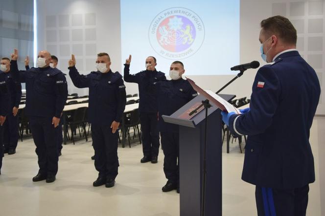 Nowi policjanci złożyli ślubowanie w Rzeszowie [ZDJĘCIA]