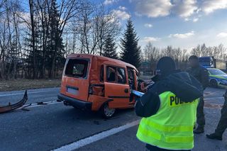 Kierowca z woj. lubelskiego miał prawie dwa promile alkoholu w organizmie. Doprowadził do zderzenia z pojazdem wojskowym na krajowej „17”