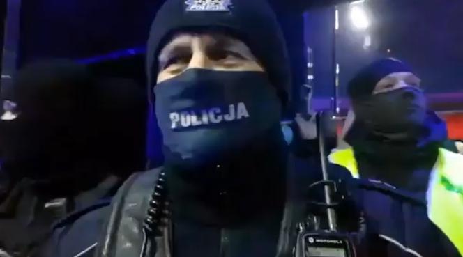 Akcja sanepidu na dyskotece w Świebodzinie. Policjant uderzył DJ-a?! Szokujące nagranie [WIDEO]