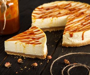 Sernik w kąpieli wodnej. Cudownie puszysty i rozpływający się w ustach 