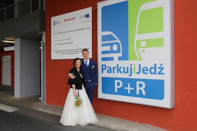 ślub na parkingu