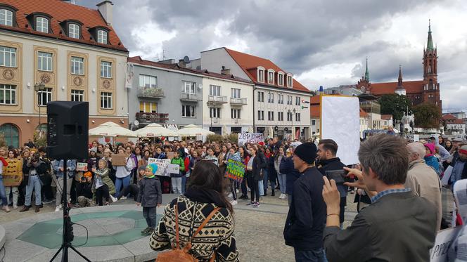 Białystok: Młodzieżowy Strajk Klimatyczny: "Najpierw natura, potem matura"