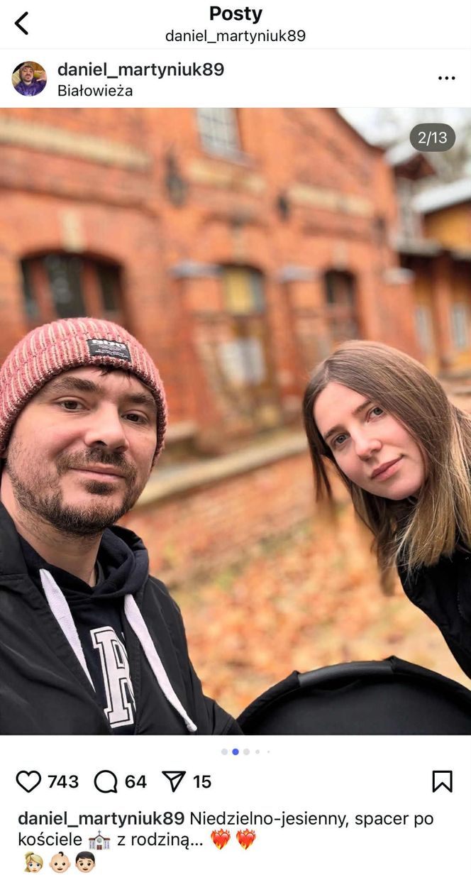 Co za przemiana! Daniel Martyniuk z żoną i dzieckiem na spacerze