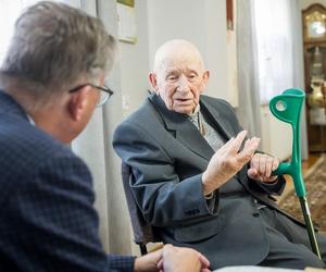 Pan Stanisław był przymusowo wcielony do niemieckiej armii! Teraz skończył 100 lat i wspomina dawne dzieje