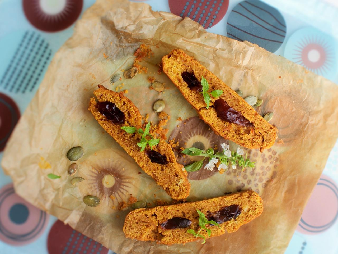 Ciasto z dynią i daktylami