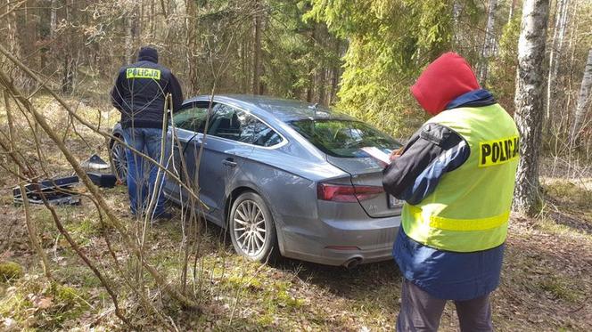 W lesie znaleźli skradzione Audi A5. Za kierownicą spał... złodziej! [ZDJĘCIA]