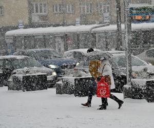 Atak zimy w Polsce. Śnieg przykrył polskie miasta [ZDJĘCIA]