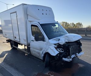 Śmiertelny wypadek na S8! Jedna osoba nie żyje po zderzeniu trzech ciężarówek 