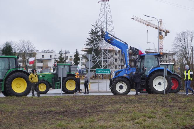 Protest rolników z 20 lutego. Blokada drogi obok Białegostoku