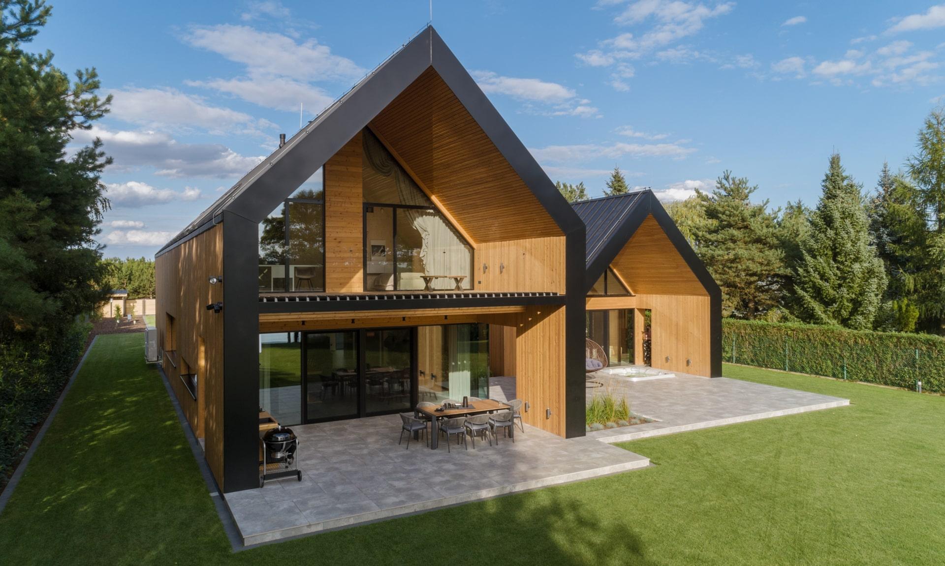 Dom na Kujawach. Dwie stodoły nad jeziorem