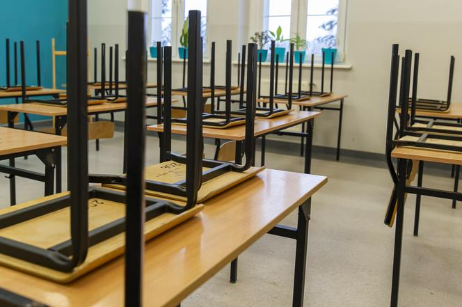Pusta sala lekcyjna. Zamknięta szkoła