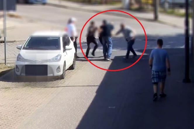 Bydgoszcz: Ukradł ze strzelnicy BROŃ z pustym magazynkiem! Policja zatrzymała go na oczach wszystkich [WIDEO]