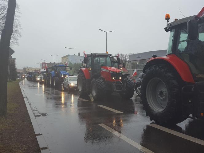 Setki traktorów na ulicach Leszna. Trwa ogólnopolski protest rolników