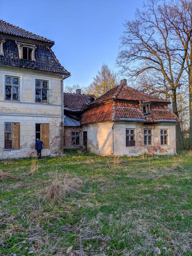 Barokowy pałac, na który rzucono klątwę. Teraz można go kupić! [ZDJĘCIA]