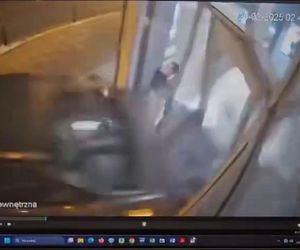 Wjechali autem do jubilera, a potem uciekli z łupem! Jest nagranie z napadu