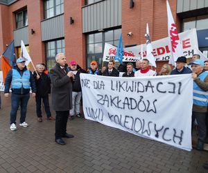 Pracownicy Zakładu Linii Kolejowych pikietowali w Siedlcach! Poparli ich siedleccy radni
