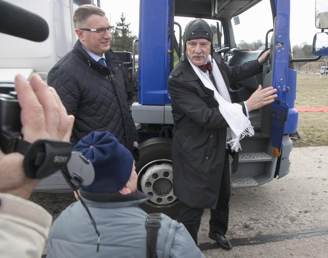korwinolot ruszył w polskę.