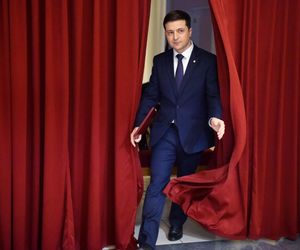 Tak Zełenski prezentuje się na salonach. Wszystkie stroje prezydenta Ukrainy