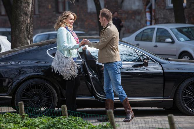 To nie koniec świata 2 sezon odc. 25. Ulka (Magdalena Lamparska), Klaudiusz (Piotr Rogucki)