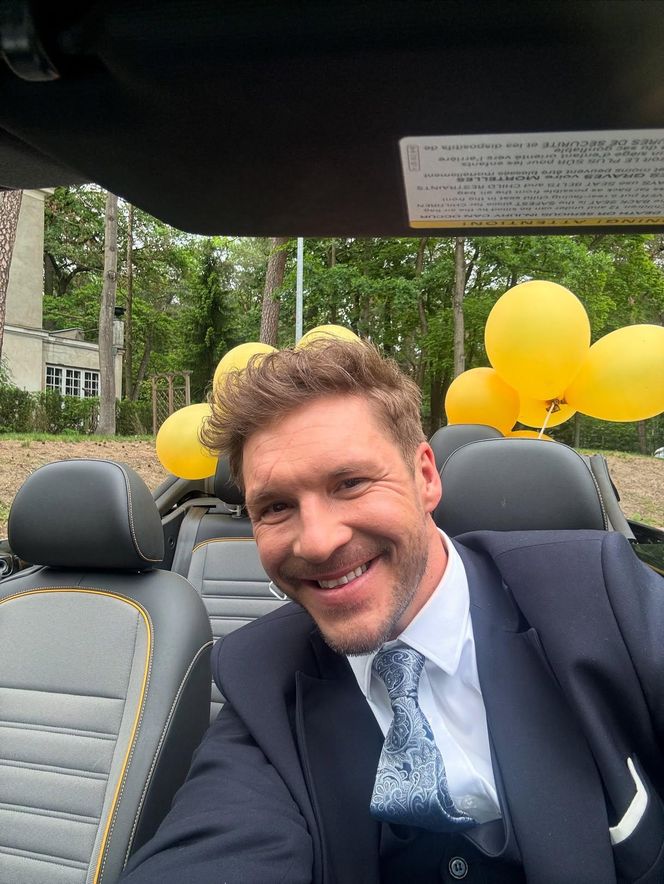 M jak miłość nowy sezon. Marcin (Mikołaj Roznerski) po ślubie z Kamą na planie