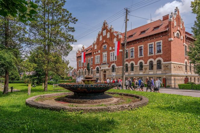 To największe miasto w Małopolsce bez kolei. Mieszkańcy wciąż czekają na pierwszy pociąg