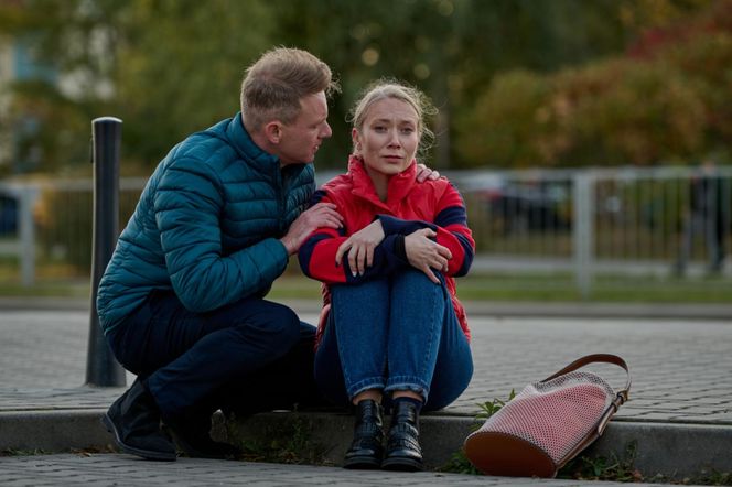 Na Wspólnej odc. 3966. Kamil Hoffer (Kazimierz Mazur), Łucja Agier (Magdalena Kaczmarek)