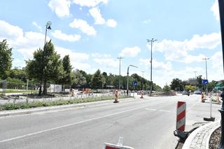 Wiemy kiedy ruszą windy na placu Na Rozdrożu. Na razie piesi muszą gramolić się po schodach