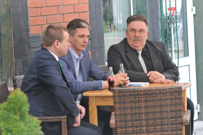 Jarubas kręci pizzą