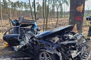 Śmiertelny wypadek w Bieruniu! Nie żyje 36-latek ze zmiażdżonego mercedesa [ZDJĘCIA]
