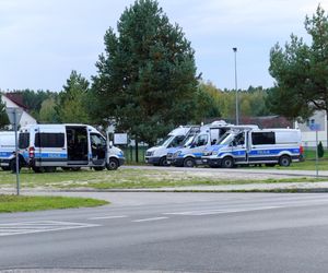 Są przerażeni. W rodzinnej miejscowości Bartłomiej Blacha roi się od policjantów. 34-latek nadal na wolności