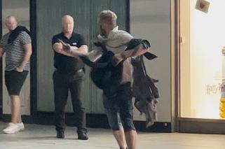 Biegał nago, groził śmiercią i zaatakował przechodniów. Dantejskie sceny pod Pałacem Kultury 