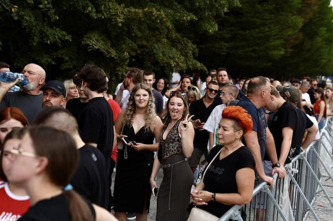 Koncert 50 Centa w Warszawie. Tłumy fanów przed PGE Narodowym! [ZDJĘCIA]