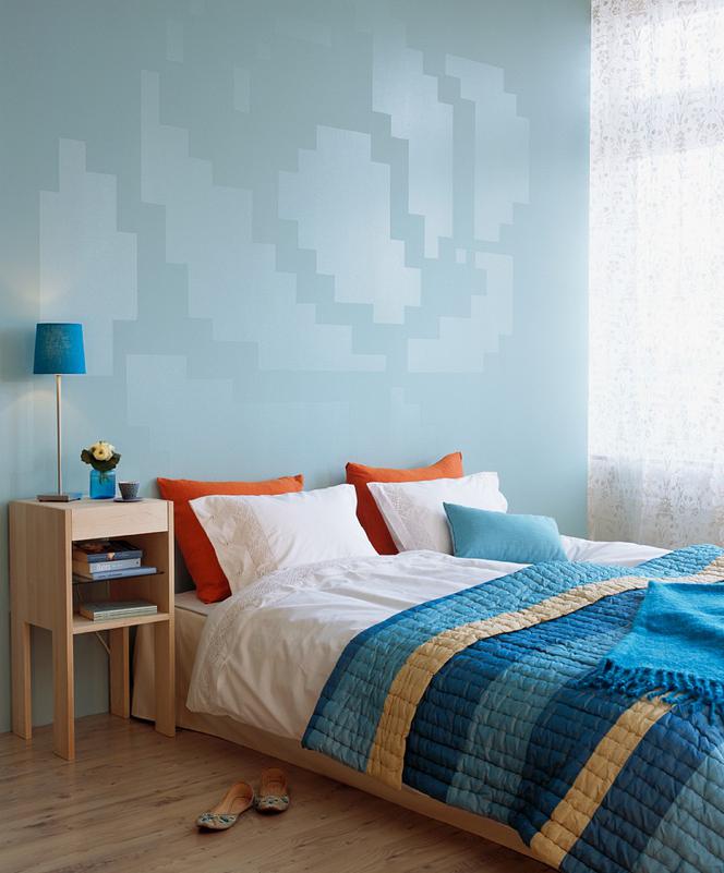 Błękitne ściany w sypialni 