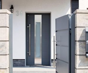 Drzwi wejściowe i wewnętrzne – najważniejsze kryteria wyboru