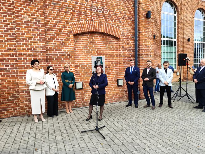 Rozpoczeły się obchody 20-lecia MSCW "Elektrownia" - Dziś odsłonięto tablicę upamiętniająca wieloletniego dyrektorka instytucji
