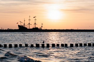 To nadmorskie uzdrowisko cieszy się dużą popularnością w okresie zimowym. Dlaczego warto spędzić tam ferie? 