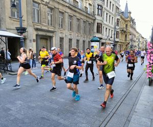 Rossmann Run 2025. Tłumy biegaczy wzięły udział w biegu ulicą Piotrkowską