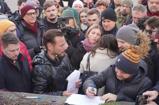 Krzysztof Stanowski zbierał podpisy na Patelni, chce startować w wyborach prezydenckich. Na miejscu tłum jego zwolenników