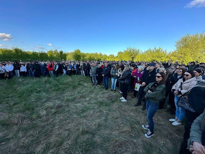"Na takie rzeczy nie ma słów". Mieszkańcy Mławy przeszli w marszu ku pamięci zamordowanej Mai