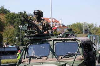 Defilada wojskowa 15 sierpnia w Warszawie