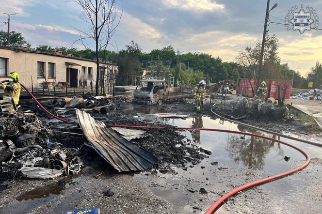 Potężny pożar w Żorach. Seria wybuchów butli gazowych i ewakuacja mieszkańców. Zatrzymano jedną osobę
