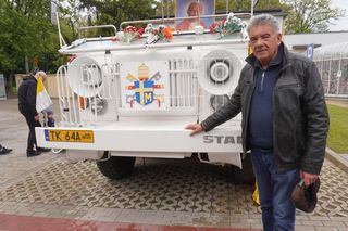 Noc Muzeów 2025. Samochód papieski w Kielcach