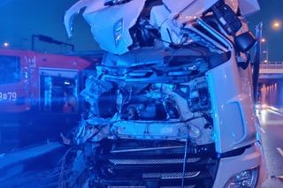 Katastrofa autokaru w Warszawie, jest wielu poszkodowanych. Na oczach ratowników doszło do kolejnej tragedii