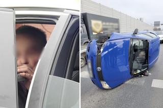 Warszawa. Huknął fiatem w przyczepkę i runął na bok. Z auta wytoczyły się puszki po piwie