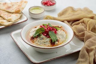 Mutabal, czyli pasta z bakłażana i tahini. Prosty przepis na pyszny i aromatyczny dip