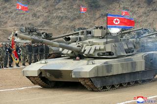 Korea Północna ma nowy czołg. Na ćwiczeniach kierował nim Kim Dzong Un! [GALERIA]